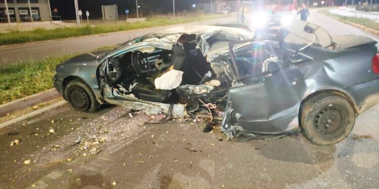 Σε κολώνα φωτισμού προσέκρουσε όχημα διακινητή – Στο νοσοκομείο Αλεξανδρούπολης επτά τραυματίες