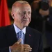 Ευρωπαϊκά ΜΜΕ για τη νίκη Ερντογάν: «Ανίκητος», αλλά «στο τιμόνι μιας διχασμένης χώρας»