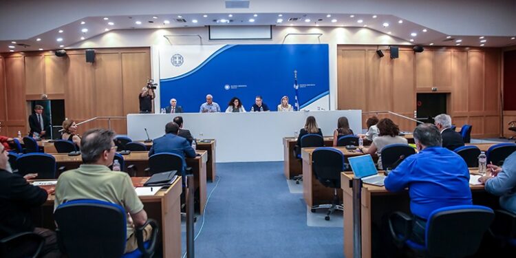 Συνεδρίασε η Διακομματική Επιτροπή για ραδιοτηλεοπτικό χρόνο και χρηματοδότηση των κομμάτων