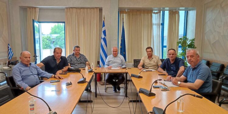 Συνάντηση του Περιφερειάρχη Χρήστου Μέτιου με τους προέδρους των ΚΤΕΛ της ΑΜΘ, παρών και ο Θέμης Γεωργιάδης