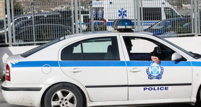 ΠΟΛΙΤΙΚΟ ΚΟΥΣ-ΚΟΥΣ. Έχει «ειδική» άδεια από την Αστυνομία ο Χασάν Ογλού Φερτούν για να «περνάει» κάθε μέρα τον πεζόδρομο της Κεντρικής πλατείας με το άσπρο σμαρτάκι;