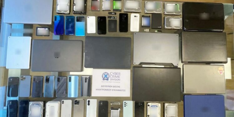 ΣΥΓΚΟΙΝΩΝOYNΤΑ ΔΟΧΕΙΑ! Με παιδική πορνογραφία σε Κομοτηνή & Δράμα, με ονοματεπώνυμα των θυμάτων!