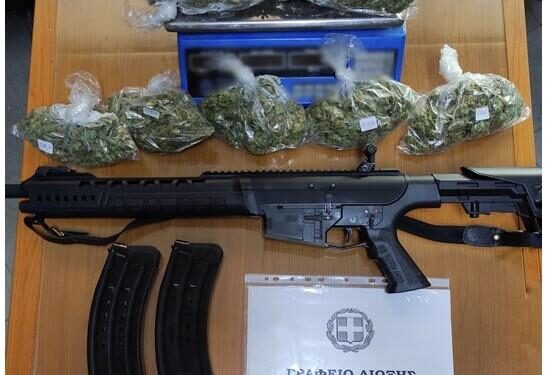 Συνελήφθη ημεδαπός κατηγορούμενος στη Ξάνθη για ναρκωτικά αλλά και όπλο με δυο γεμιστήρες!
