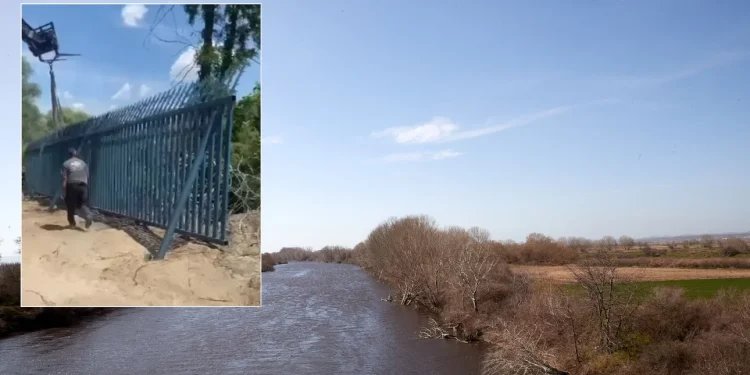 Στήνουν πρόχειρο φράχτη στον Εβρο, απέναντι από τη νησίδα στη Νέα Βύσσα