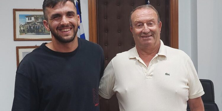 Υποψήφιος με την «Δημοτική Αλλαγή» του Θωμά Μίχογλου στο Δήμο Τοπείρου και ο κ. Κουτσούμπας Βασίλειος.  