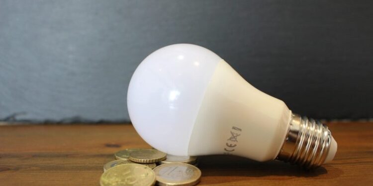 Λογαριασμοί ρεύματος: Παράταση δύο μηνών στο ισχύον πλαίσιο τιμολόγησης ζητούν οι πάροχοι