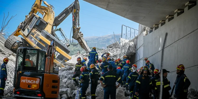 Πάτρα: Τρεις συλλήψεις για την κατάρρευση της γέφυρας -Ο υπεύθυνος του έργου και δύο χειριστές
