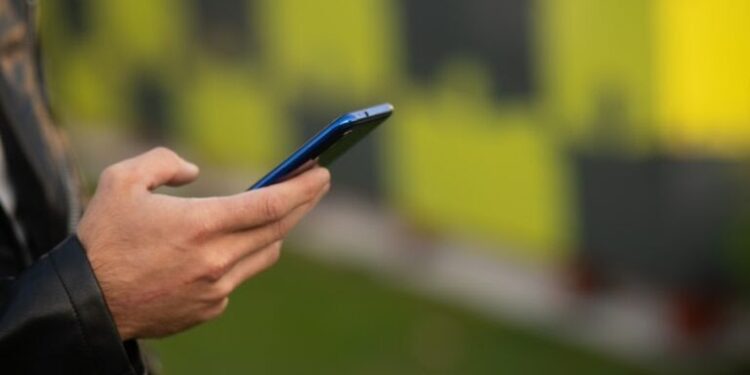 Σε αργία δημοτικός υπάλληλος στη Ρόδο που έστελνε σε ανήλικη φωτογραφίες και υβριστικά μηνύματα