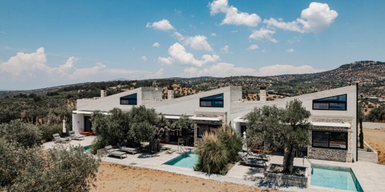 ΟΙΚΟΔΟΜΙΚΕΣ ΕΠΙΧΕΙΡΗΣΕΙΣ ΖΕΡΕΝΙΔΗΣ ΠΑΝΑΓΙΩΤΗΣ: NEW PROJECT. «Κρυμμένo» μέσα σε ελαιώνα, ένα τουριστικό κατάλυμα μας συστήνει τη γοητεία του φυσικού τοπίου της Θάσου