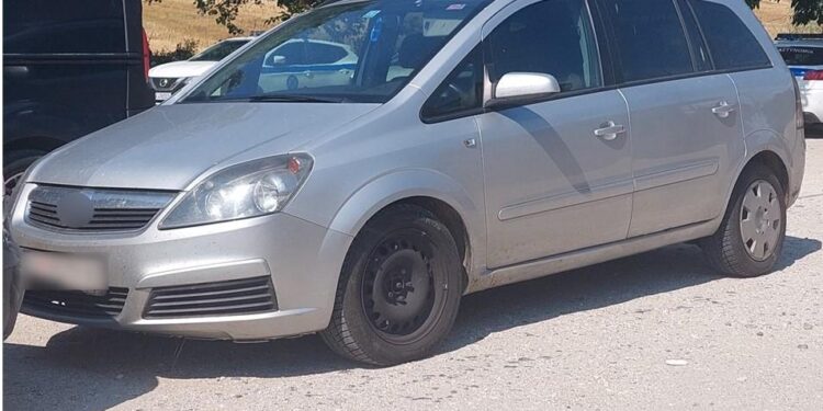 Συνελήφθησαν 5 διακινητές στον Έβρο, την Καβάλα και τη Ροδόπη γιατί μετέφεραν16 λαθρομετανάστες.