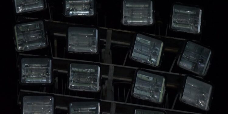 Απίστευτο!  Super League: Οριστική διακοπή στο ΠΑΣ Γιάννινα-Κηφισιά λόγω… προβολέα