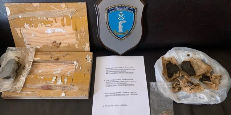 Σαμοθράκη: Έκρυβαν τα ναρκωτικά μέσα στη… σκυλοτροφή [ΦΩΤΟ]