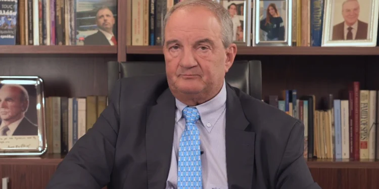 Η πρώτη εμφάνιση του πρώην πρωθυπουργού Κώστα Καραμανλή ως προέδρου της ΣΕΚΕ