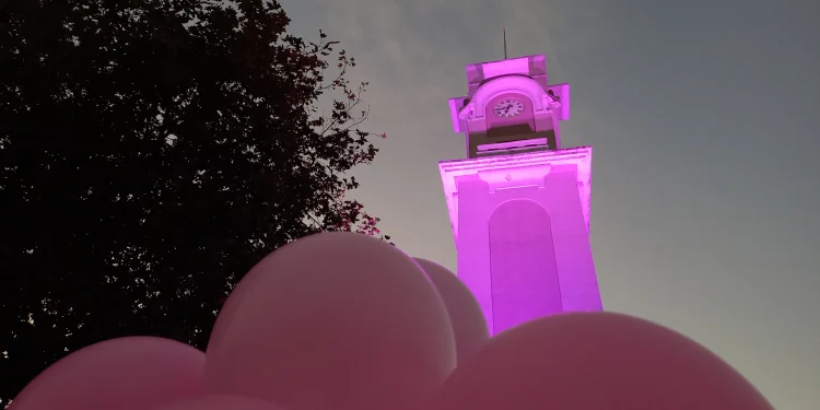 Η Ξάνθη περπατά ενάντια στον καρκίνο του μαστού – Φωτίζεται ροζ το Ρολόι