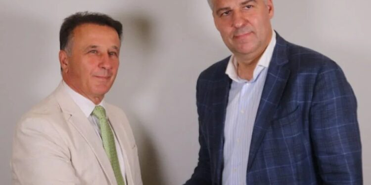 ΞΑΝΘΙΩΤΙΚΑ ΠΑΡΑΣΚΗΝΙΑ. «Φιέστα» του Χριστόδουλου Τοψίδη στη Ξάνθη το βράδυ της Πέμπτης για την εκλογή του.