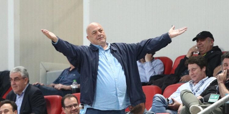 Επιμένει ο Μπέος για τους π@@@@@δες: «Τι να κάνω; Να φορέσω καλσόν; Δεν είναι πρότυπο ο Κασσελάκης!»