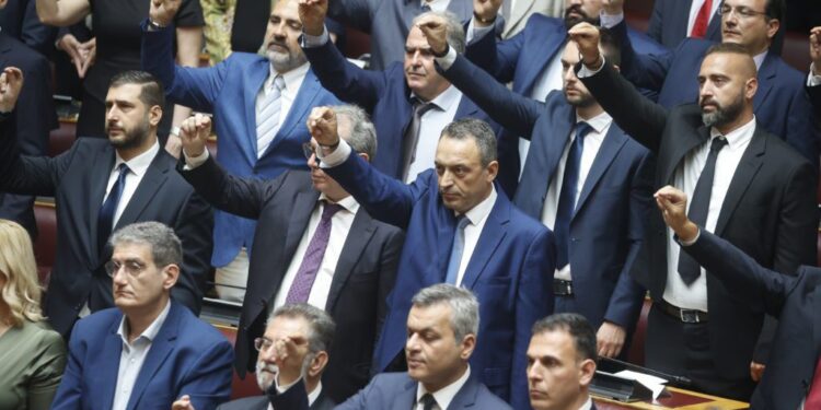 Ύποπτοι για εξαπάτηση των εκλογέων οι 11 βουλευτές των “Σπαρτιατών” λόγω … Κασιδιάρη!