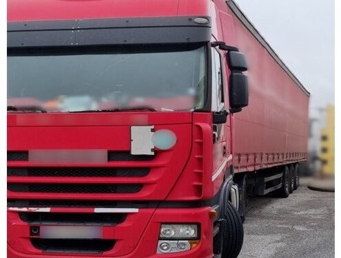 Συνελήφθη αλλοδαπός διακινητής στους Κήπους ο οποίος μετέφερε με νταλίκα 33 μη νόμιμους μετανάστες