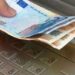 Χριστούγεννα: «Κλείδωσε» η επιταγή ακρίβειας – Τα ποσά και οι δικαιούχοι