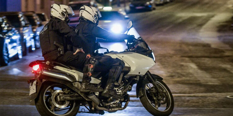 Έξι ανήλικοι συνελήφθησαν μέσα σε λίγες ώρες σε Ψυχικό και Χολαργό  Για κλοπές και επίθεση σε σχολείο.