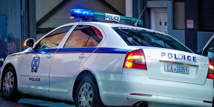 Αίγιο: Συνελήφθη ψευτοεπίσκοπος που καλούσε τον κόσμο να πάρει τα όπλα Ηλεία, περιπολικό