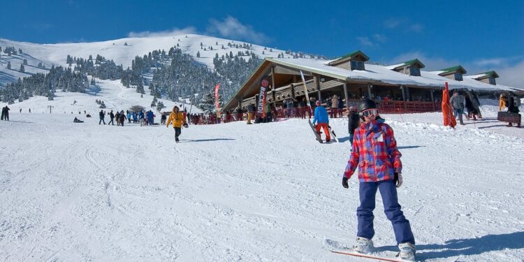 Υπερπλήρεις οι χειμερινοί προορισμοί για Χριστούγεννα και Πρωτοχρονιά -Αυξημένες έως 15% οι τιμές από πέρυσι στα χιονοδρομικά