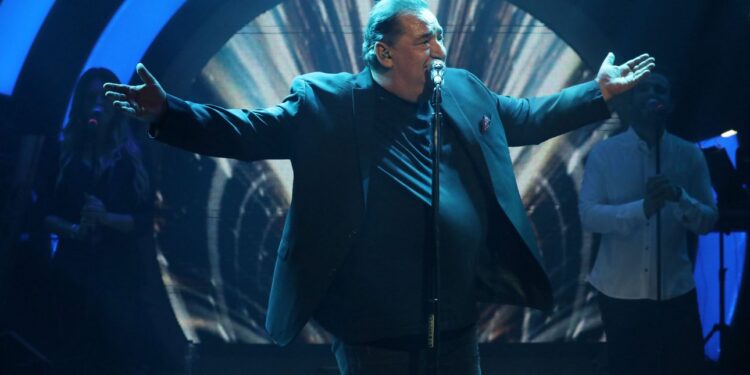 «Δάκρυσαν» οι πίστες για τον Βασίλη Καρρά: Καλλιτέχνες αποχαιρέτισαν τον σπουδαίο λαϊκό τραγουδιστή