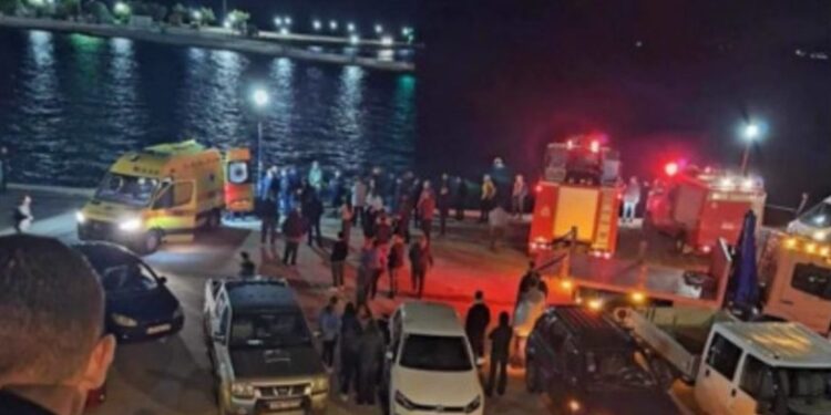 Τραγωδία στην Πύλο: Νεκρός ο οδηγός του αυτοκινήτου που έπεσε στη θάλασσα