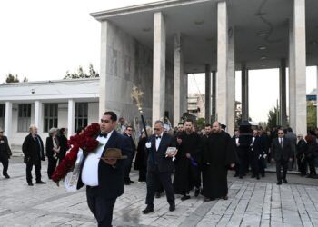 Βασίλης Βασιλικός: Σε κλίμα συγκίνησης το τελευταίο «αντίο» στον σπουδαίο συγγραφέα