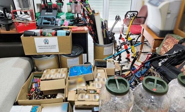 Συνελήφθησαν δύο ημεδαποί στη Δράμα με 1 πιστόλι με 2 γεμιστήρες, πάνω από 40 κιλά πυρίτιδα και πάνω από 2.400 χειροποίητα κυνηγετικά φυσίγγια κ.α.