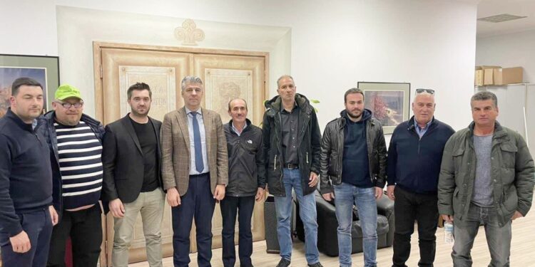 Συνάντηση του Περιφερειάρχη Χριστόδουλου Τοψίδη με αντιπροσωπεία της συντονιστικής επιτροπής Αγροτικών και Κτηνοτροφικών Συλλόγων Περιφέρειας ΑΜΘ