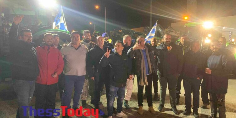 Τούρκοι αγρότες στο πλευρό των Ελλήνων αγροτών στην Αλεξανδρούπολη – «Ο αγώνας είναι κοινός» (ΦΩΤΟ)