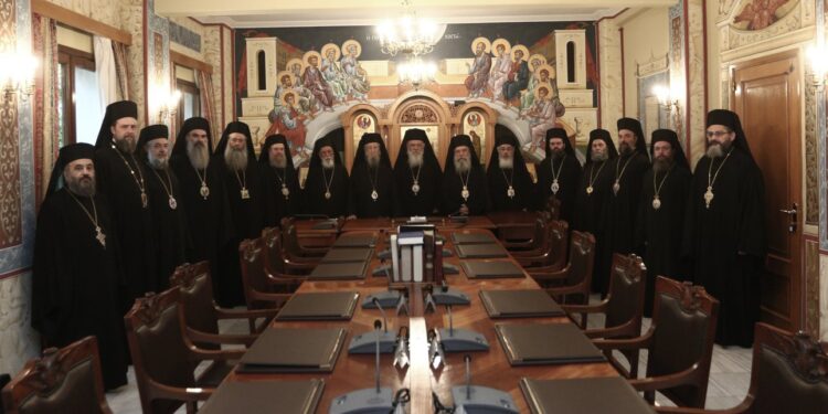 Στις εκκλησίες διαβιβάστηκε η εγκύκλιος της Ιεράς Συνόδου κατά του γάμου των ομόφυλων ζευγαριών.