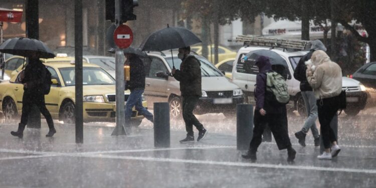 Καιρός: Τέλος οι Αλκυονίδες, αλλάζει το σκηνικό με καταιγίδες, θυελλώδεις ανέμους και αφρικανική σκόνη