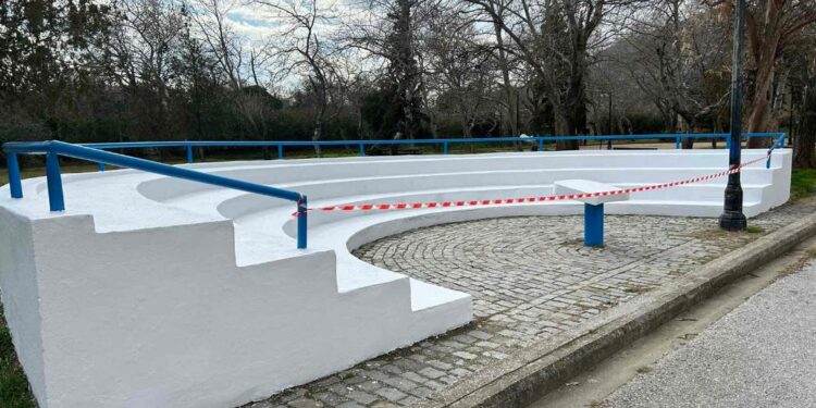 Απίστευτο! Ο Δήμος Ξάνθης έκανε … “παλατάκι” το θεατράκι-σκουπιδότοπος, απέναντι από το γήπεδο του ΑΟΞ! Δείτε φωτο