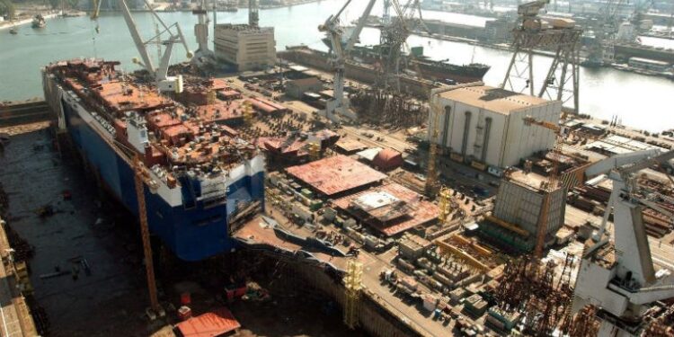 Εργατικό δυστύχημα στα ναυπηγεία Χαλκίδας – 42χρονος καταπλακώθηκε από σιδερένιες πόρτες