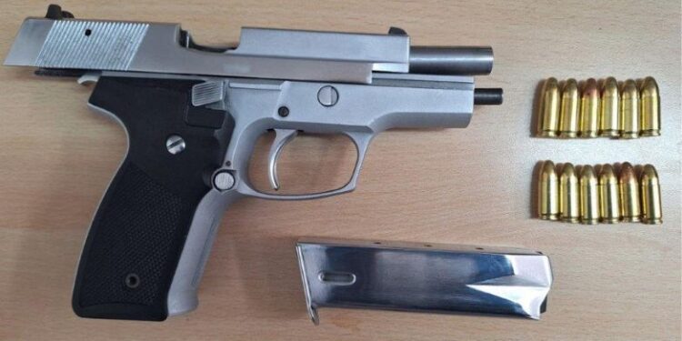 Πυροβολισμοί στο Κολωνάκι: Στις Αχαρνές εντοπίστηκε ο δράστης – Με αυτό το όπλο άνοιξε πυρ