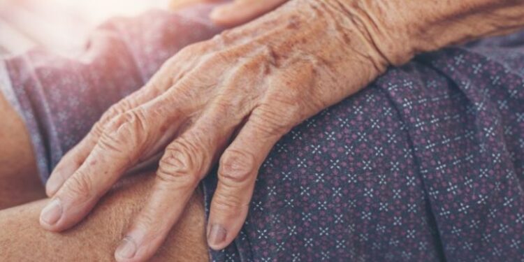 Τραγωδία: 75χρονη Ελληνοπόντια, πέθανε από ανακοπή μετά από επίθεση γυναίκας Ρομά από το Δροσερό έξω απο το Χατζιδάκειο!