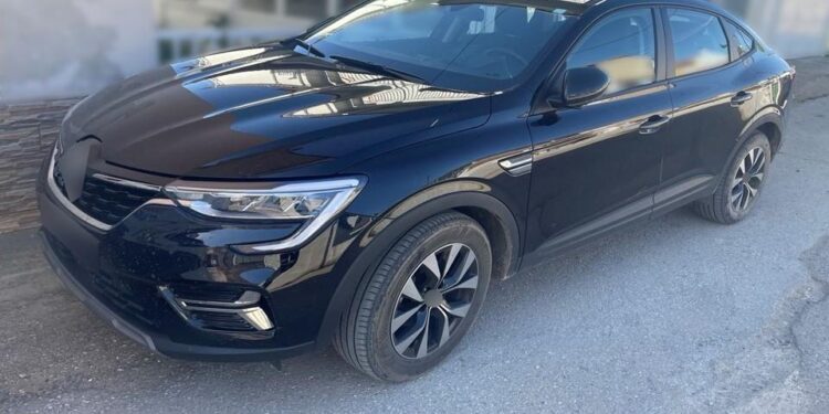 Συνελήφθη αλλοδαπός διακινητής στην Εγνατία οδό Κομοτηνής – Ξάνθης να διακινεί 7 λαθρομετανάστες.