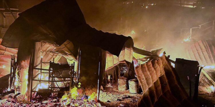 Καβάλα: Κάηκε παραλιακό μπαρ στους Αμμόλοφους τα ξημερώματα της Κυριακής!