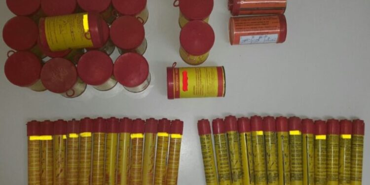 Συνελήφθη επιχειρηματίας σε οικισμό της Καβάλας που κατείχε παράνομα κροτίδες, φωτοβολίδες και βεγγαλικά