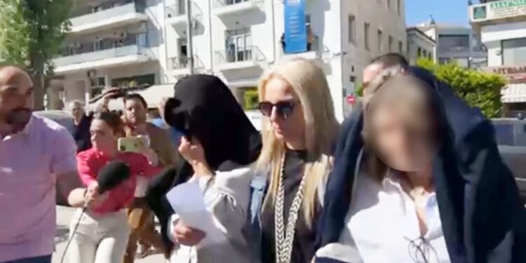 Γιώργος Πιτσιλής: Επανέλεγχος όλων των καταθέσεων! Με χειροπέδες η διευθύντρια της ΔΟΥ Χαλκίδας και η επονομαζόμενη «Λίνα»