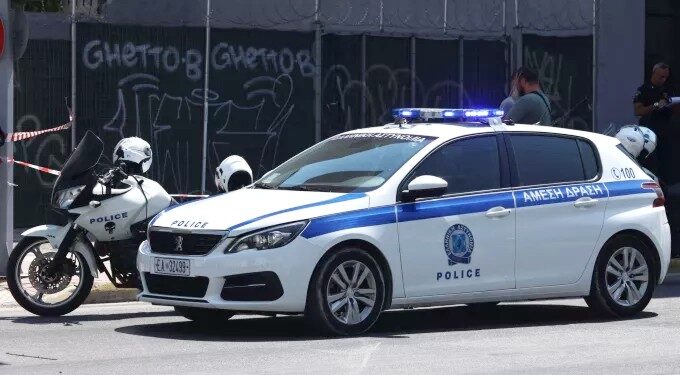 Ο Αντιδήμαρχος Θωμάς Ηλιάδης, φώτισε επιτέλους και τον Σταυρό στο Πάρκο Κεραιών! (φώτο)