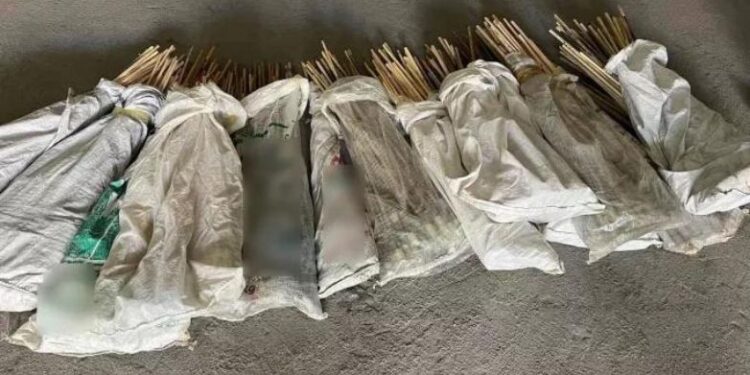 Χίος: Κατασχέθηκαν εκατοντάδες αυτοσχέδιες ρουκέτες στο Βροντάδο – Τις είχαν κρύψει σε ρεματιά