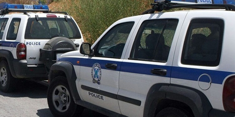 Σύλληψη αλλοδαπού στην Καβάλα για οδηγούσε κλεμμένο αυτοκίνητο με πλαστές πινακίδες.