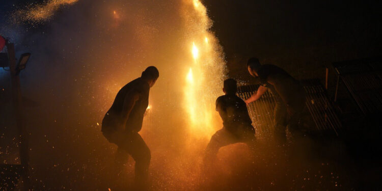 Τραγικός ήταν και το φετινό Πάσχα με επτά ακρωτηριασμούς από βεγγαλικά -Κατασχέθηκαν χιλιάδες κροτίδες