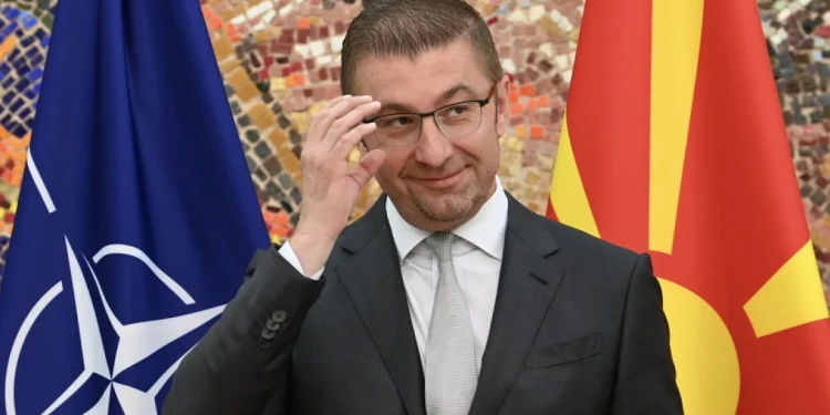 O Μίτσκοσκι αποκάλεσε 3 φορές τη χώρα του «Μακεδονία» στο κοινοβούλιο στα Σκόπια