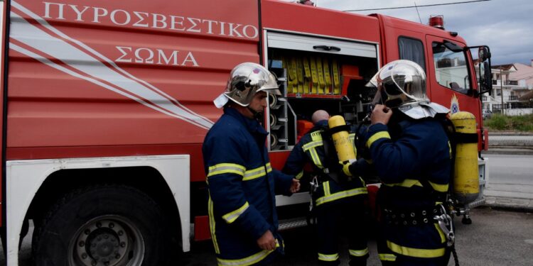 Πυροσβεστική: Τρεις συλλήψεις για πυρκαγιές σε Νέα Σμύρνη, Σύρο και Δράμα