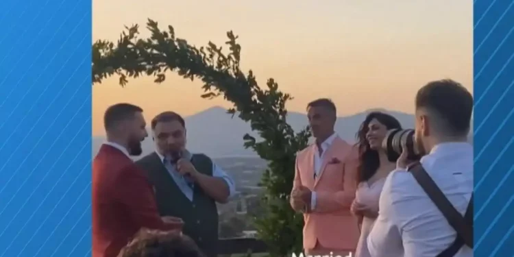 Σπύρος Στεφανουδάκης και Γιάννης Τράκας παντρεύτηκαν με κουμπάρο – μάρτυρα τον Γρηγόρη Αρναούτογλου