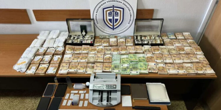 Eκατοντάδες χιλιάδες ευρώ η λεία των «μπράβων» δημοτικών αστυνομικών!!!